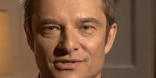 Нина джейкобсон, джон килик, джон бернард и др. David Hallyday Face A Jennifer Lawrence Dans Hunger Games La Revolte Partie 2
