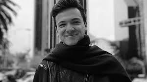 Sprawdź skąd pochodzi, jakie ma wykształcenie i ile ma lat. Nie Zyje Aktor Serialu Disneya Sebastian Athie Zmarl W Wieku 24 Lat Aktualnosci24