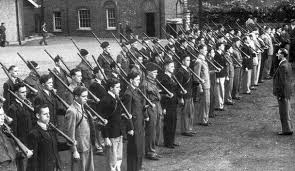 The Home Guard Was Set Up In May 1940 As Britain S Last Line Of Defence Against German Invasion Members Of This Dad S Ar Home Guard History Of England Wwii