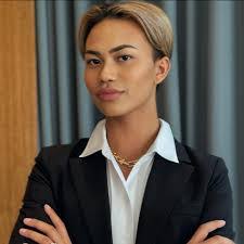 Claudia Wiley's Instagram, Twitter & Facebook