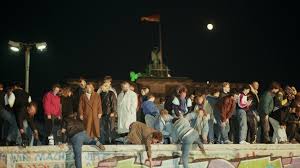 Die berliner mauer galt als symbol des kalten krieges und trennte in berlin auf rund 160 kilometern die von den vereinigten staaten von amerika dominierten westmächte sowie den ostblock unter. Deutsche Einheit Wende Und Mauerfall In Der Deutschen Geschichte