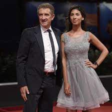 I due hanno rispettivamente 30 e 26 anni e sono nati dall'unione con isabel bengochea, ex moglie del conduttore. Ezio Greggio Eta Compagna Ex Moglie Figli Foto