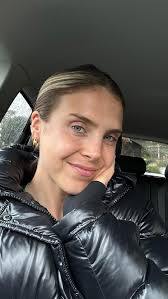 What’s in my bag ~ wellness gal edition 💪🏼✨👛, •••,