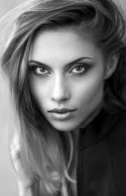 Pin On Visage Femme Noir Et Blanc