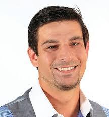 Valerie Oakes's Instagram, Twitter & Facebook