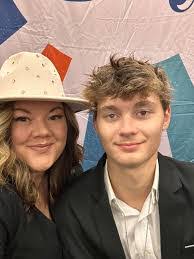 Mandy Overstreet's Instagram, Twitter & Facebook