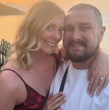 Can anyone recommend a roofer? One that actually calls you back? Fingers  crossed. tia