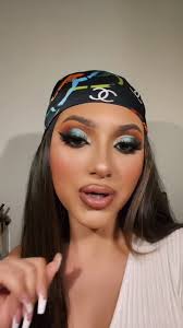 Latin Makeup Artist Transitions with Phoneya and MACscaraface