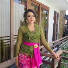 Tampil Elegan Khas Indonesia Dengan 10 Rekomendasi Kebaya Bali Yang Cantik Dan Tidak Kalah Fashionable Dengan Outfit Modern 2020