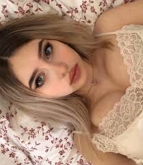 Thiếu nữ Nga quá quyến rũ với kiểu nội y nữ tính nhất thế gian