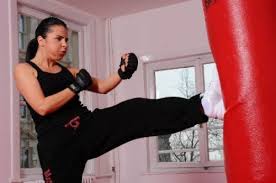 Evrim Solmaz Kung Fu Dersinde