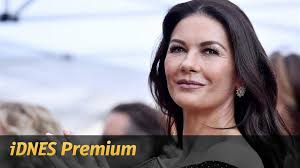 Tmavá Bardotka z Walesu“ slaví jubileum. Přitom je stále krásná