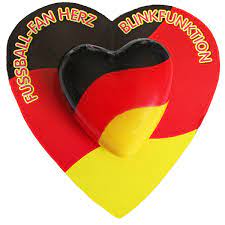 „da hat noch einer im torjubel und der ganzen aufregung das richtige signal gefunden, nämlich: Deutschland Fanartikel Led Herz Blinkend Schaltbar Anstecker Fussball Wm Em Ebay