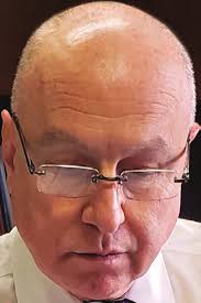 UW gives Dean Gary Chiodo a solid vote of confidence