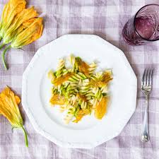 Lasciatevi ispirare dalla nostra raccolta di ricette! Pasta Con Fiori Di Zucca E Alici Ricette Saporie Saporie