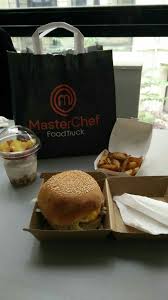 Jeudi 20 Novembre Foodtruck Tour A Saint Lazare Test Du Foodtruck De Master Chef Hamburger Frites Et Muesli Avec Fruits