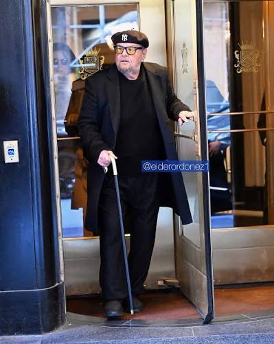 Legendary Jack Nicholson, 87, was spotted using a cane in a rare sighting in New York this morning. The last time I saw him was 13 years ago, so it was really