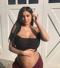 She rose to fame in 2007 on keeping up with the kardashians, her family's e! Kylie Jenner Instyle