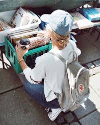 Hunting For Treasure With Isabellath 5771452056504 Uoonyou Uoeurope Urbanoutfitters Spring Outfits Casual Fjallraven Kanken Isabella Thordsen