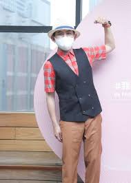 See related links to what you are looking for. é»„å­ä½¼å©šç¤¼å› ç–«æƒ…äºŒåº¦å–æ¶ˆ ä¸Žè€å©†10åˆ†é'Ÿè¾¾å…±è¯† å°åª'