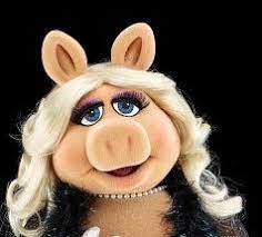 There's a little piggy looking at me! 😅🐷