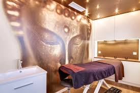 Renovation Totale D Un Salon De Coiffure Paris Cabine Esthetique Agrandie Theme En Bois Blanc Marron Ciel Salon De Coiffure Paris Salon De Coiffure Salon