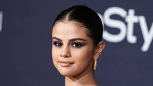 Selena gomez discussed her diagnosis in the new issue of elle. Selena Gomez So Denkt Sie Uber Ihre Zeit Als Kinderstar Stern De