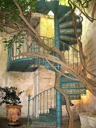 Spiral Staircase Avignon France Photo Via Martine Paysage France Escalier En Colimacon Escalier Exterieur