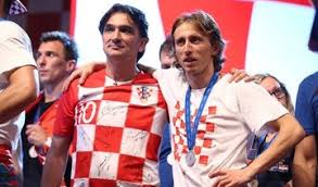 Fenerbahçe taraftarları, futbolseverler zlatco dalic'in. Zlatko Dalic Arab News