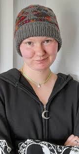 That hat I started yesterday. Pattern by Beanie Boat called Brison. Love  how it turned out. Great pattern. What colours would you choose?