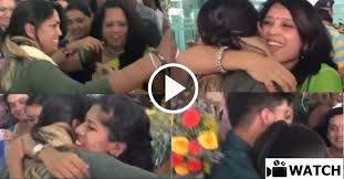 Earlier, veda krishnamurthy had informed everyone of her mother's passing on twitter. Watch Veda Krishnamurthy Receives A Warm Welcome On Her Return To Karnataka Crickettimes Com