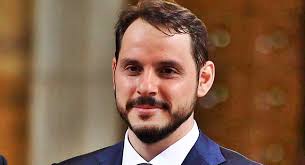 Hazine ve maliye bakanı berat albayrak, eşi esra albayrak ve oğulları sadık ile dün sabah central parkı gezerken görüntülendi. Berat Albayrak Babasi Kimdir Esi Ve Biyografisi