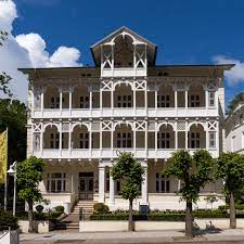Mitten im dorf, in der dörpstrat, genießen sie die verschiedenen ferienwohnungen und häuser. Datei Villa Vineta Sellin Rugen 150620 Ako Jpg Wikipedia