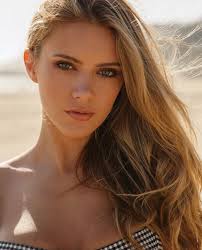 Life is only short for those who don't know how to appreciate the good  moments 🧳