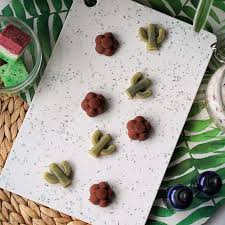 It's a wonderfully moisturizing lotion bar for absolutely anybody, and the recipe is easy to remember. Diy Lotion Bar Recipe Non Greasy Vegan The Makeup Dummy