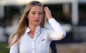 He had lost consciousness the day before his passing and died with his wife, children, and sisters at his. Erin Siena Jobs Bio Net Worth Steve Jobs S Daughter
