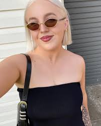 Eliza Bingham's Instagram, Twitter & Facebook