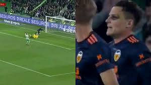 Juega como delantero y su equipo actual es el valencia club de fútbol de la primera. El Valencia Y Gameiro Nunca Se Rinden Del 2 0 Al 2 2
