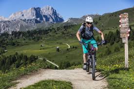 Summer on kronplatz is a mixture of emotions at high altitude, to live with the family, riding your bike, or taking part on events of any kind. Hiking In The Dolomites Unesco World Heritage