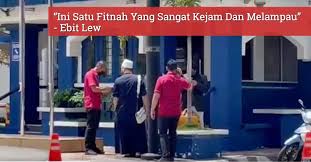 Beliau terkenal dengan penampilan berjanggut. 7cq7lrglp5fwxm