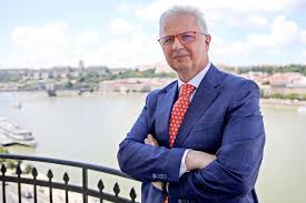 A mai napon 94 éves korában meghalt valéry giscard d'estaing francia politikus, kiváló gaullista államférfi, 1974 és 1981 között francia köztársasági elnök. Trocsanyi Nyilvanvalo Igazsagtalansag Az Ep Jogi Bizottsaganak Dontese