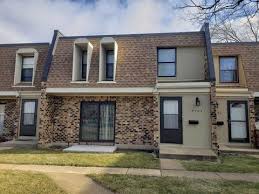 Most errands require a car. 7704 Woodward Ave 6e Woodridge Il 60517 25 Photos Mls 10959229 Movoto