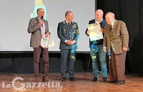 Fc schalke 04 9.640 views2 years ago. Augusta Zafarana Torna Nel Suo Liceo Da Comandante Generale Della Gdf La Gazzetta Augustana