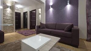 Wohnideen wohnzimmer in weiss wohnideen f r wohnzimmer 5 schlichte inneneinrichtung ideen trendfarbe grau f r das innendesign mit hellgrauem sofa. Gemutliches Wohnzimmer Die 10 Besten Farben