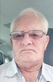 Does anyone want a digital photo frame? Never been used, not in box, but is  working. You just insert your memory card. Getting binned if not taken. ☺️ 