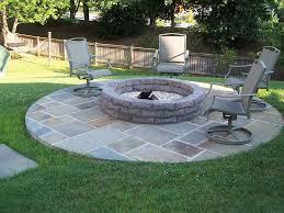 Here are some tips to do for building fire pit safely and efficiently: Tips On Designing Outdoor Fire Pits Artmakehome