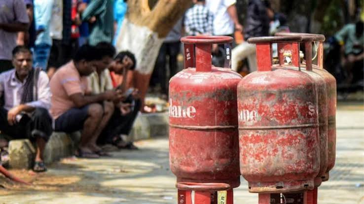 बड़ा ऐलान... हर साल फ्री मिलेंगे 3 LPG सिलेंडर, 3000 रुपये खाते में डालेगी सरकार! - LPG three cylinder free 3000 rupees send by Goa government tutd - AajTak
