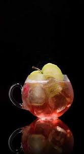 Captain Pie Crunch 1 Oz Captain Morgan Original Spiced Rum 3 Oz Ginger Ale 3 Oz Cranberry Apple Juice Rum Cocktail Cocktail Drinks Alcoholic Rum Drinks
