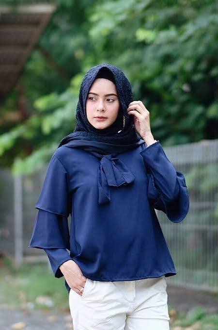 Kerudung biru