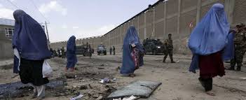 Oggi hanno rivendicato la conquista di kandahar. Afghanistan Kamikaze Contro Truppe Nato All Aeroporto Di Kabul Tre Morti La Repubblica